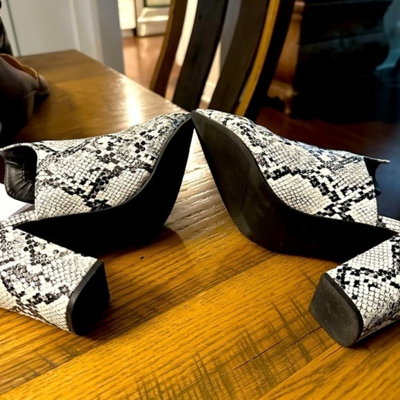 Wild Pair Snake Skin Booties - Great Condition - Size 9M - Picture 6 of 8